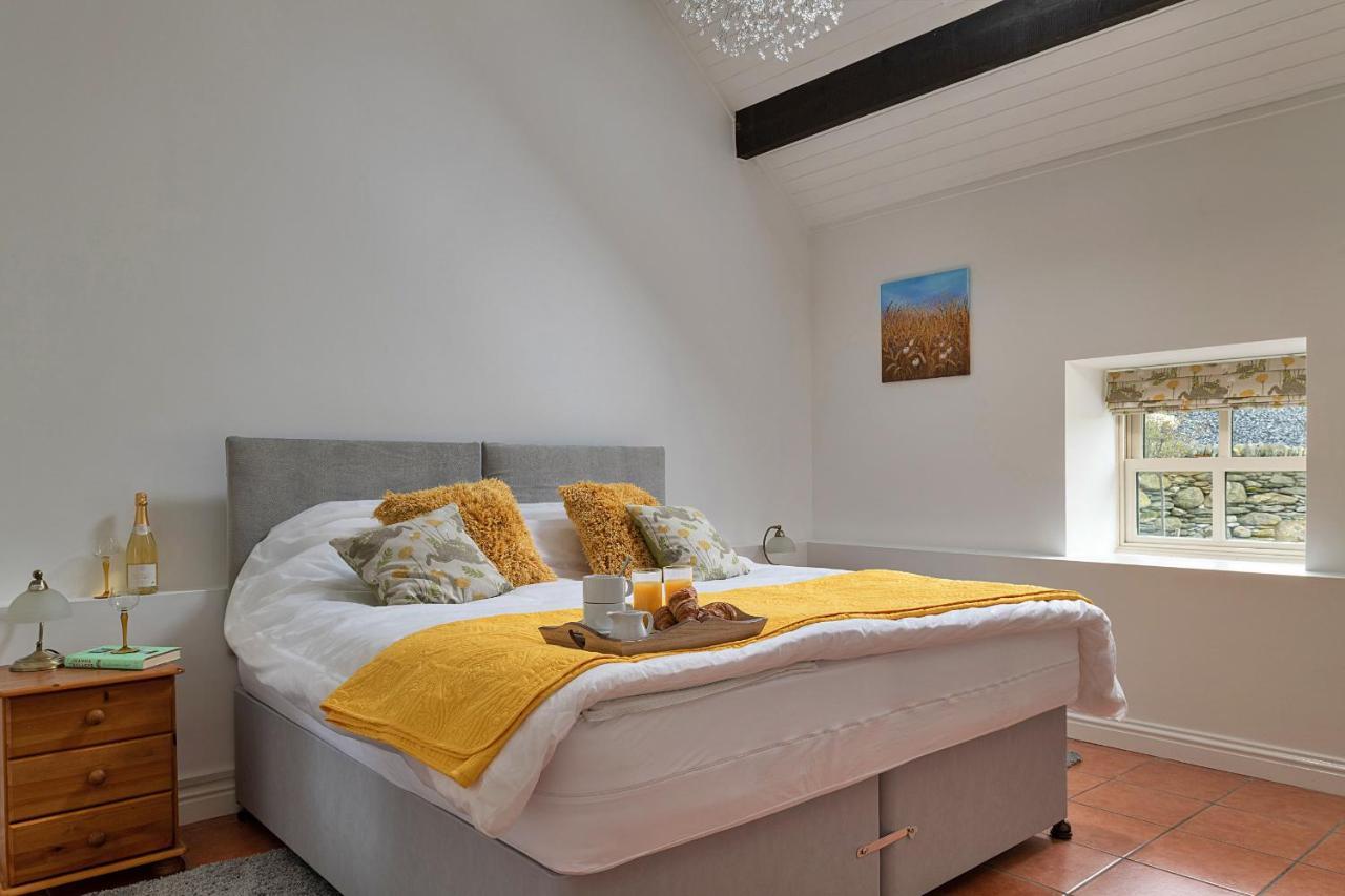 Finest Retreats - Moelis Granary - Luxury Cottage With Hot Tub Llandrillo Bagian luar foto