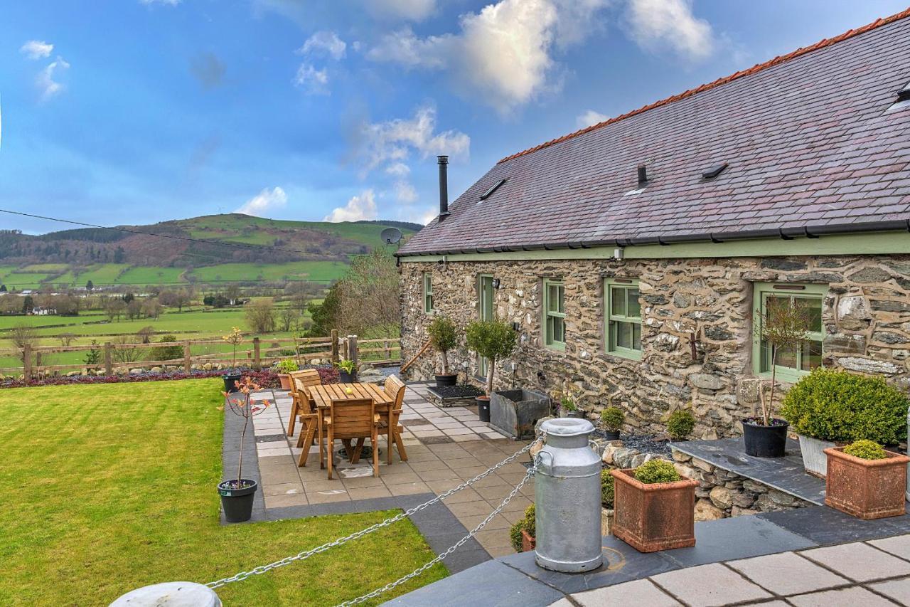 Finest Retreats - Moelis Granary - Luxury Cottage With Hot Tub Llandrillo Bagian luar foto