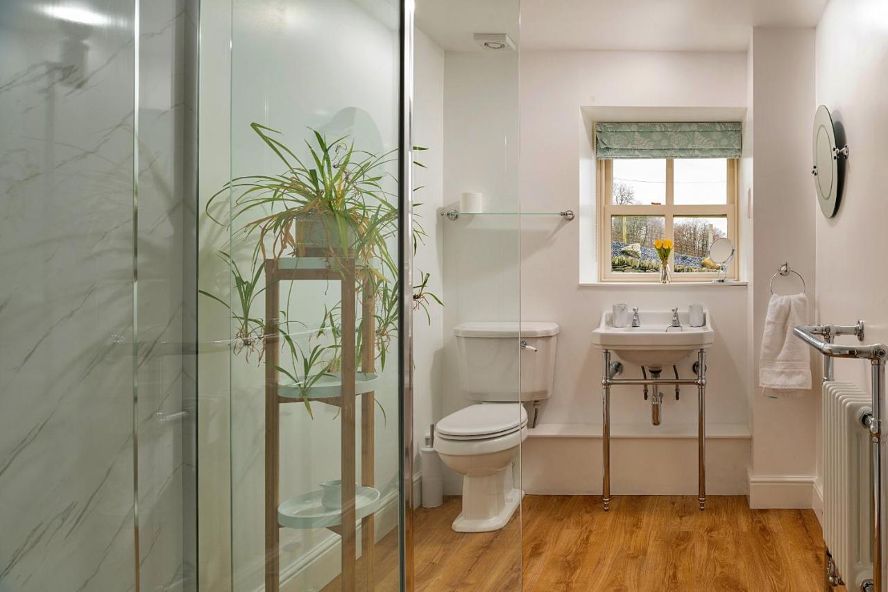 Finest Retreats - Moelis Granary - Luxury Cottage With Hot Tub Llandrillo Bagian luar foto