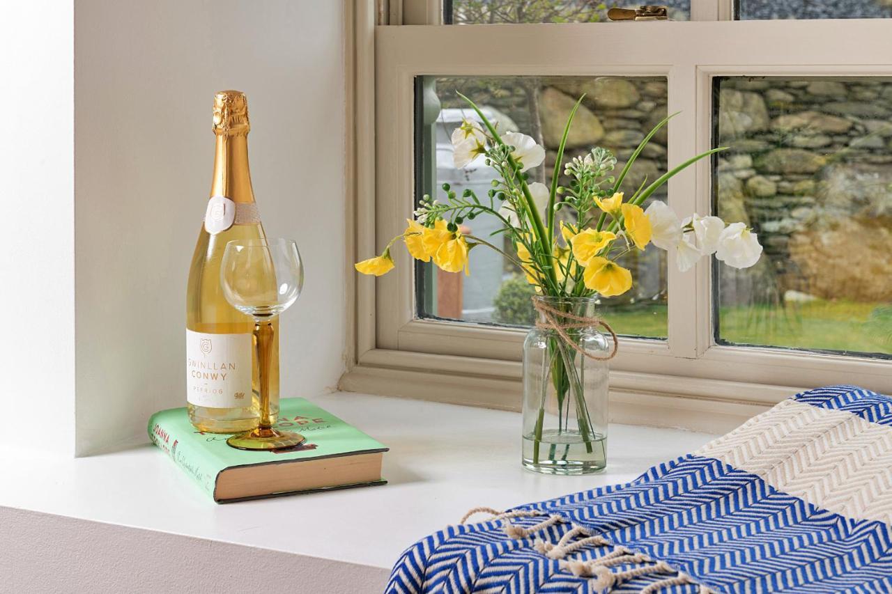 Finest Retreats - Moelis Granary - Luxury Cottage With Hot Tub Llandrillo Bagian luar foto