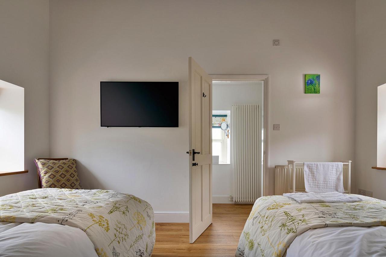 Finest Retreats - Moelis Granary - Luxury Cottage With Hot Tub Llandrillo Bagian luar foto