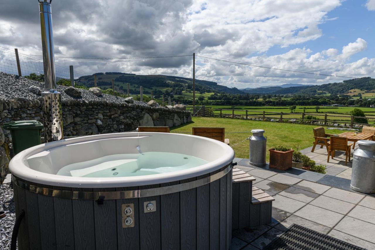 Finest Retreats - Moelis Granary - Luxury Cottage With Hot Tub Llandrillo Bagian luar foto