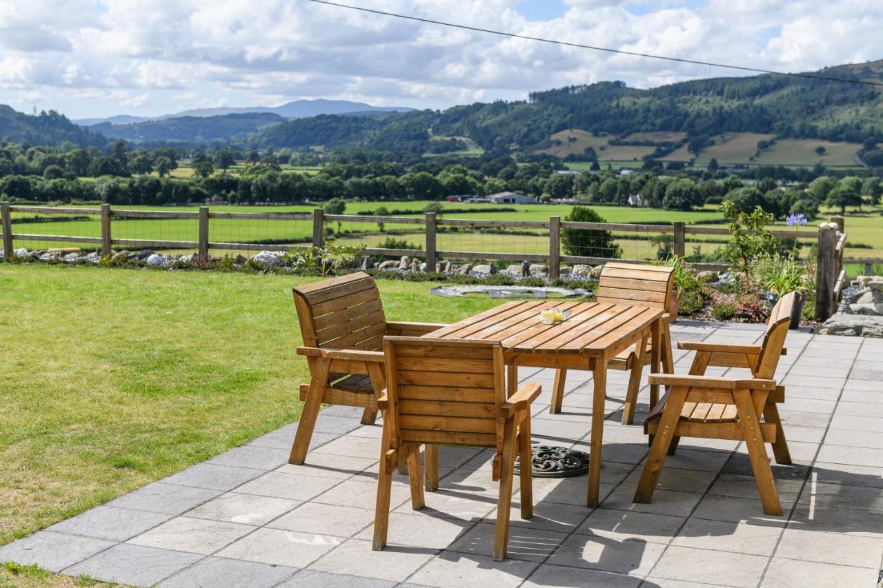 Finest Retreats - Moelis Granary - Luxury Cottage With Hot Tub Llandrillo Bagian luar foto