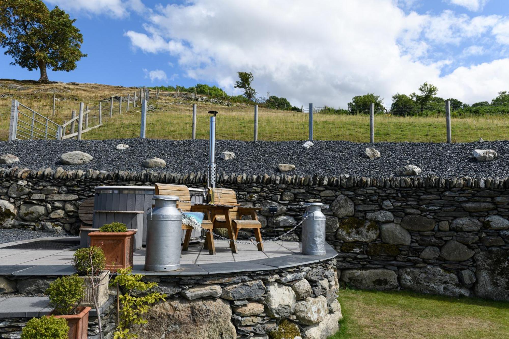 Finest Retreats - Moelis Granary - Luxury Cottage With Hot Tub Llandrillo Bagian luar foto